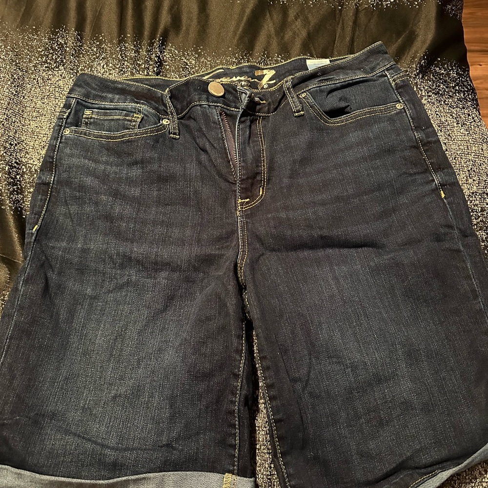 Women’s mid shorts